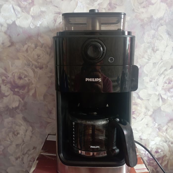 Крапельна кавоварка з кавомолкою Philips HD7767/00