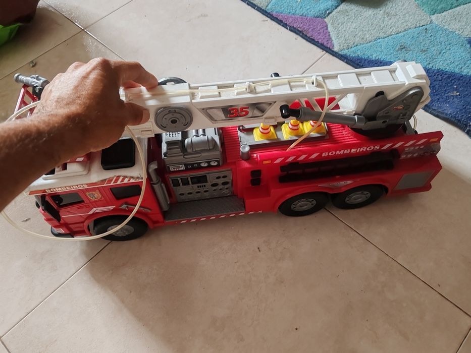 Carrinho caminhão dos bombeiros