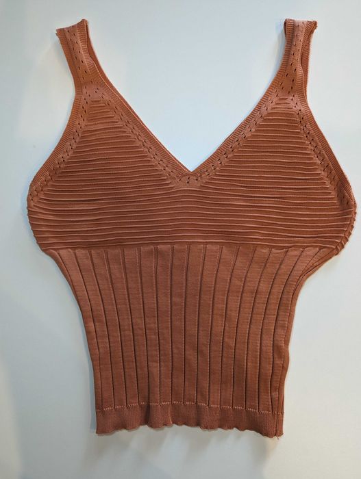 Дуже гарний в'язаний топ