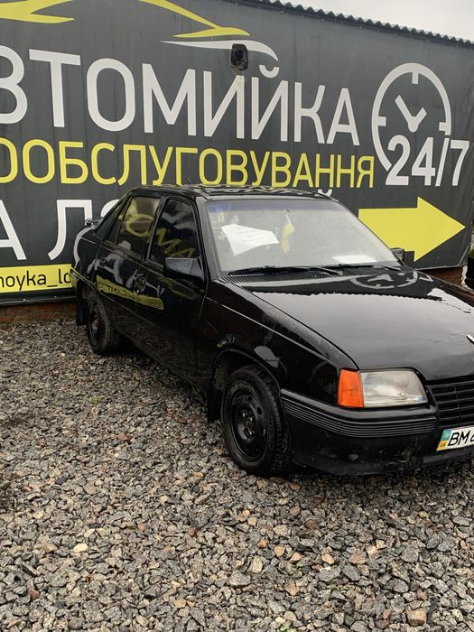 Opel Kadet сів та поїхав