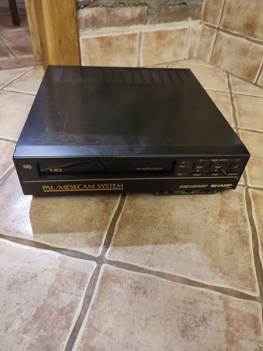 Odtwarzacz VHS Sharp