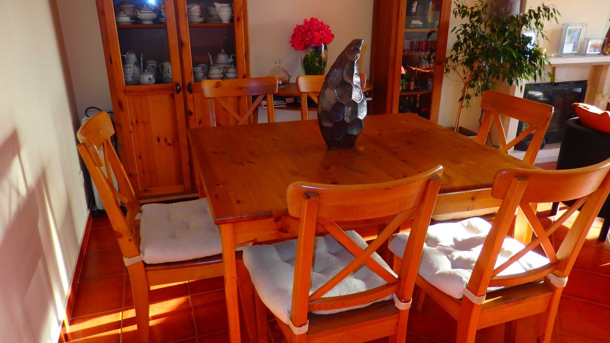 Mesa de Jantar sala com cadeiras (Tamanho variável)