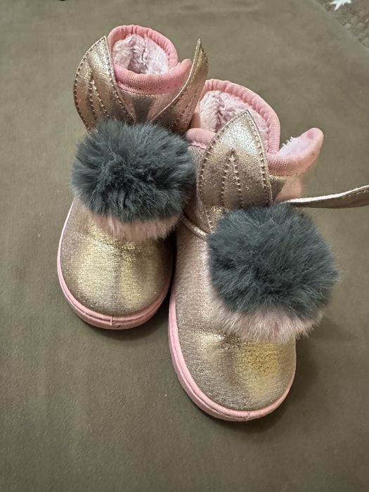 Угги на дівчинку