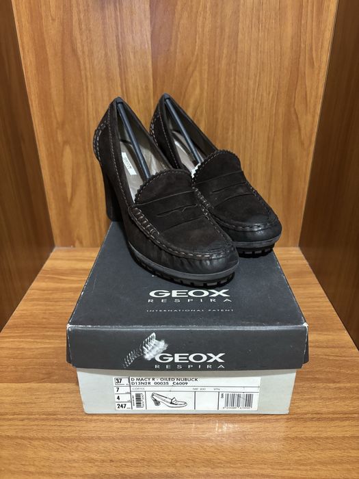 Нові круті туфлі Geox лофери на танкетке, нубук, 37 р