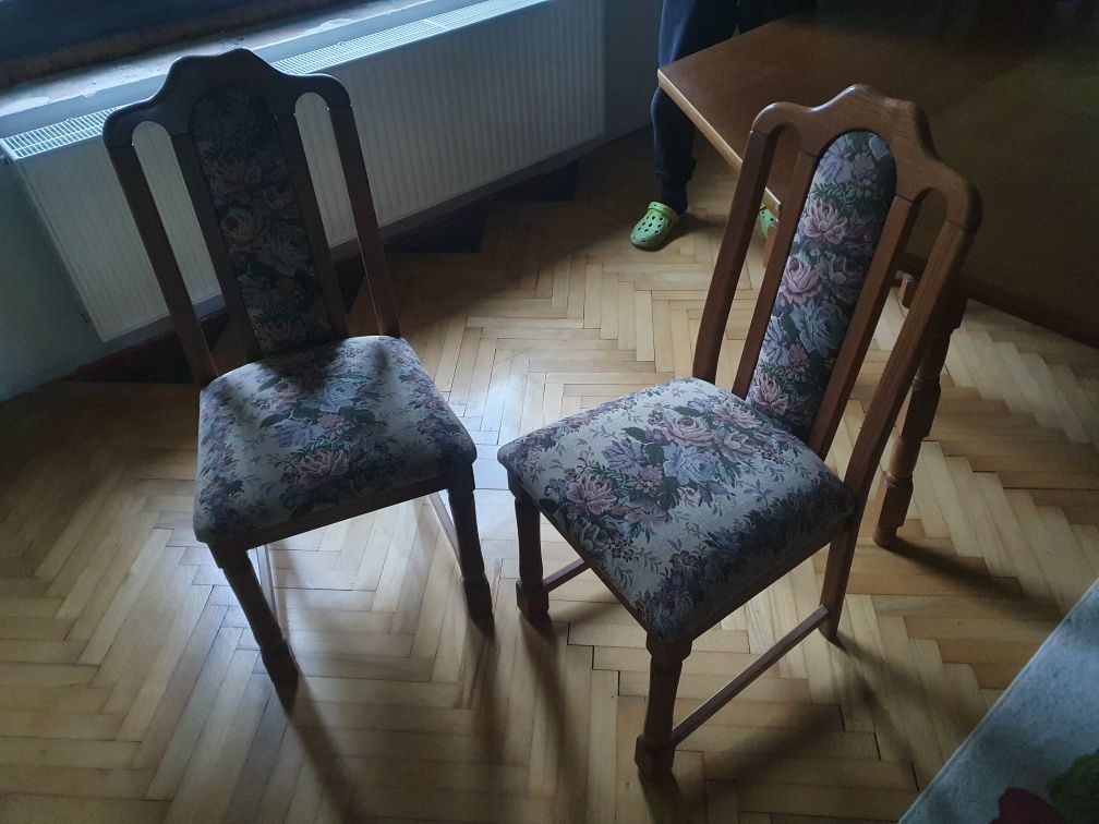Sprzedam stół rozkładany z krzesłami