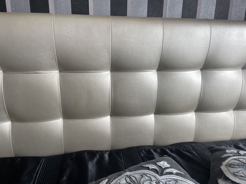 Cama de casal 160cm da marca AREA