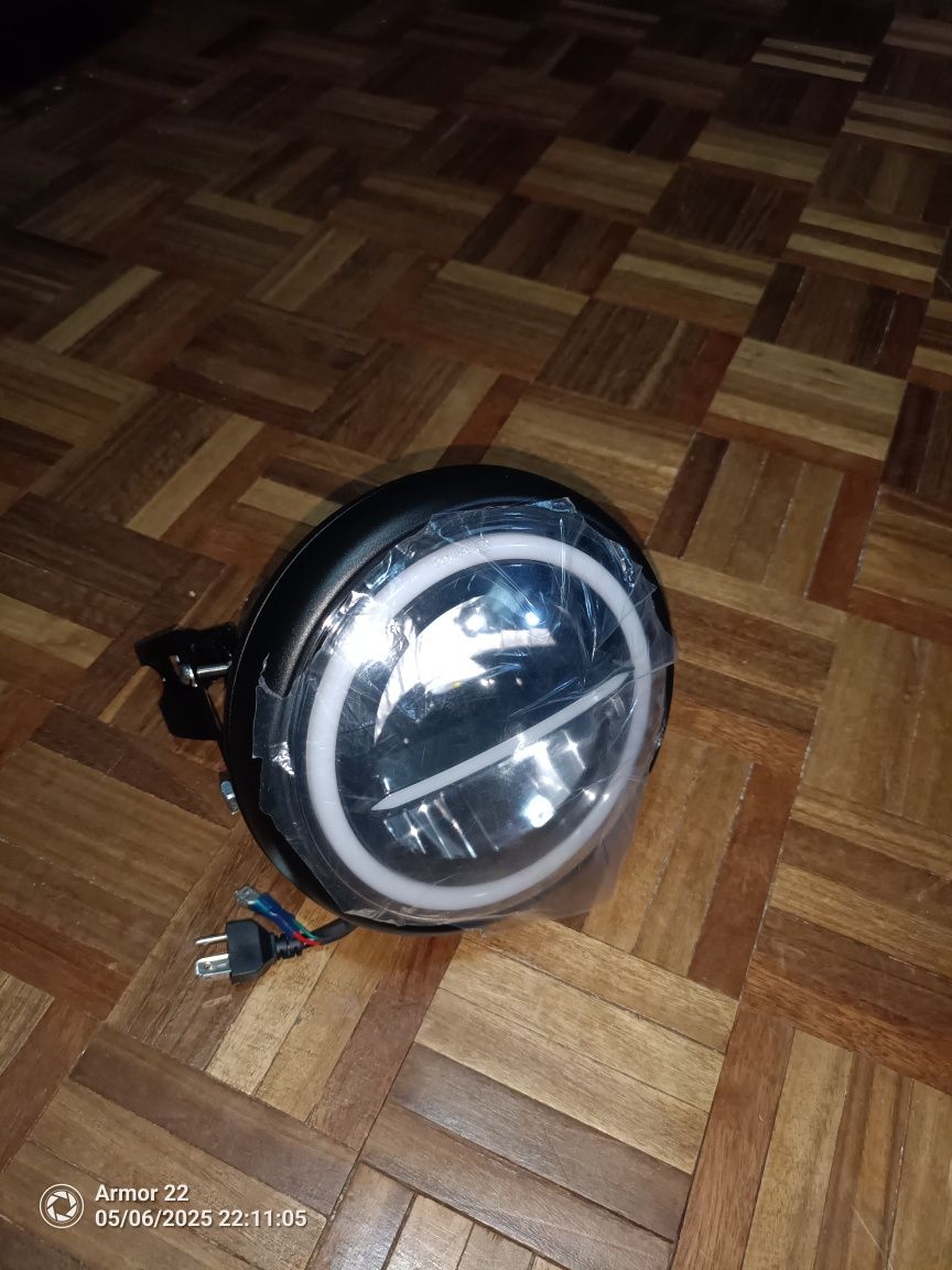 Farolim led de mota com aplique