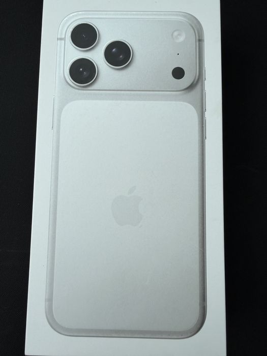 Iphones 17 pro max Silver 256gb Novo