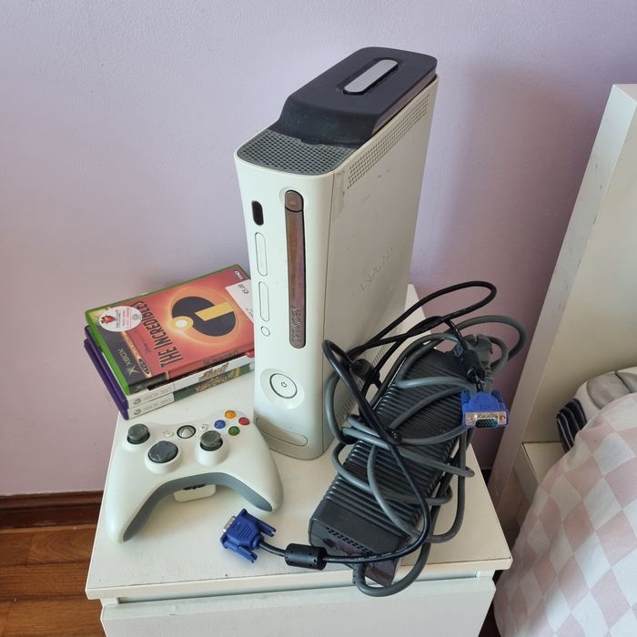 Xbox 360 120BG com 4 jogos e comando original em