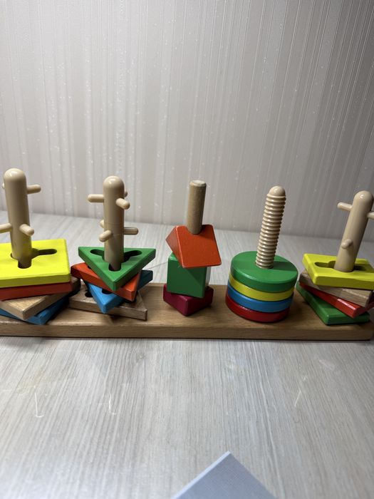 Сортер дерев'яна пірамідка-ключ