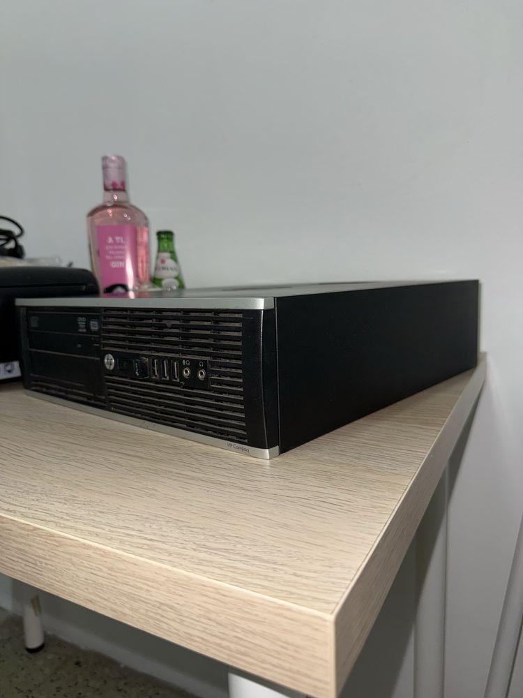 computador utilazado em estabelecimento