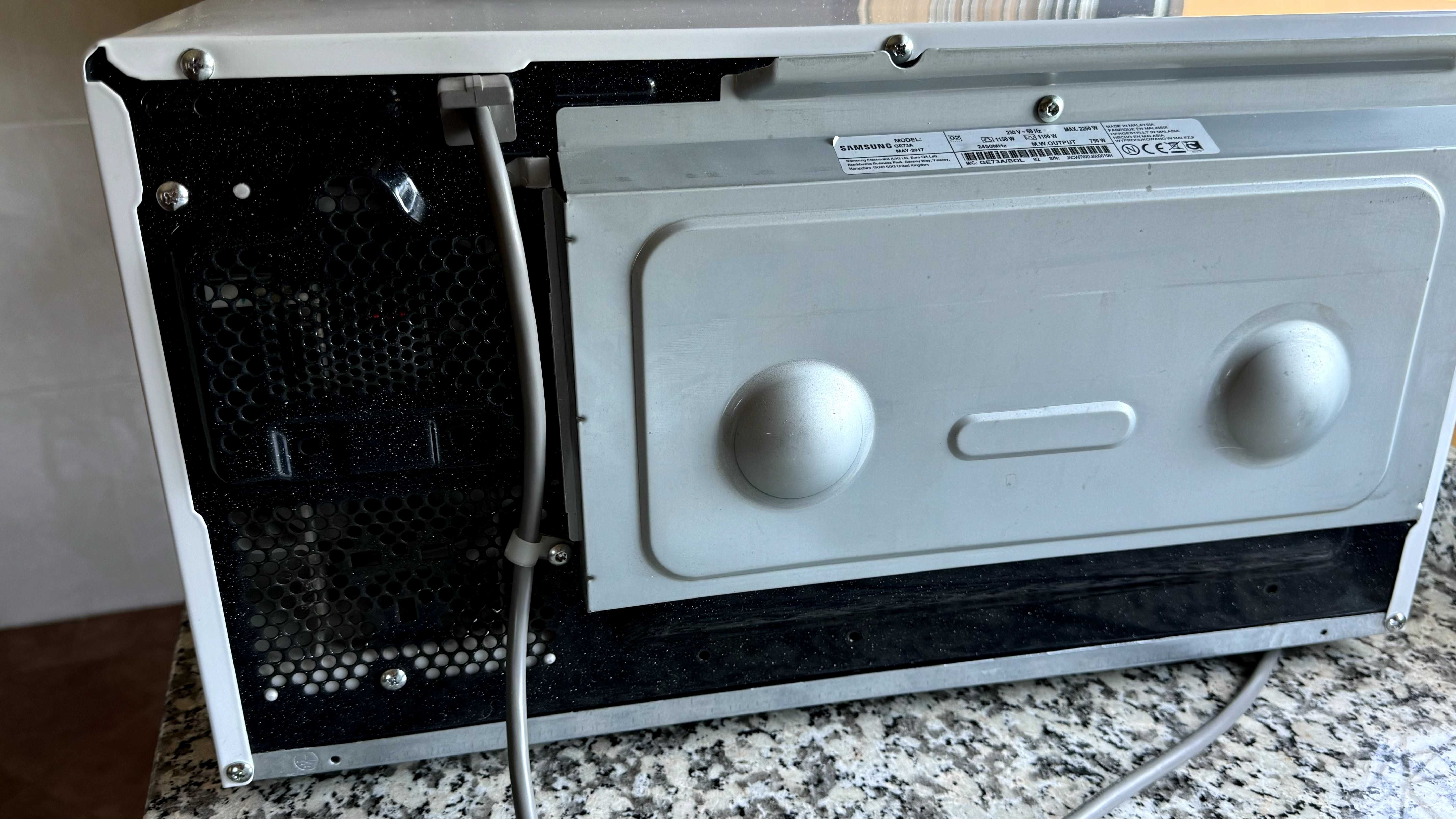 Microondas Samsung GE73A com TDS, grill e acessórios