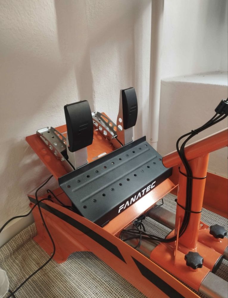 Simulador Fanatec CSL 5nm, Playseat, Volante McLaren, 3 monitor