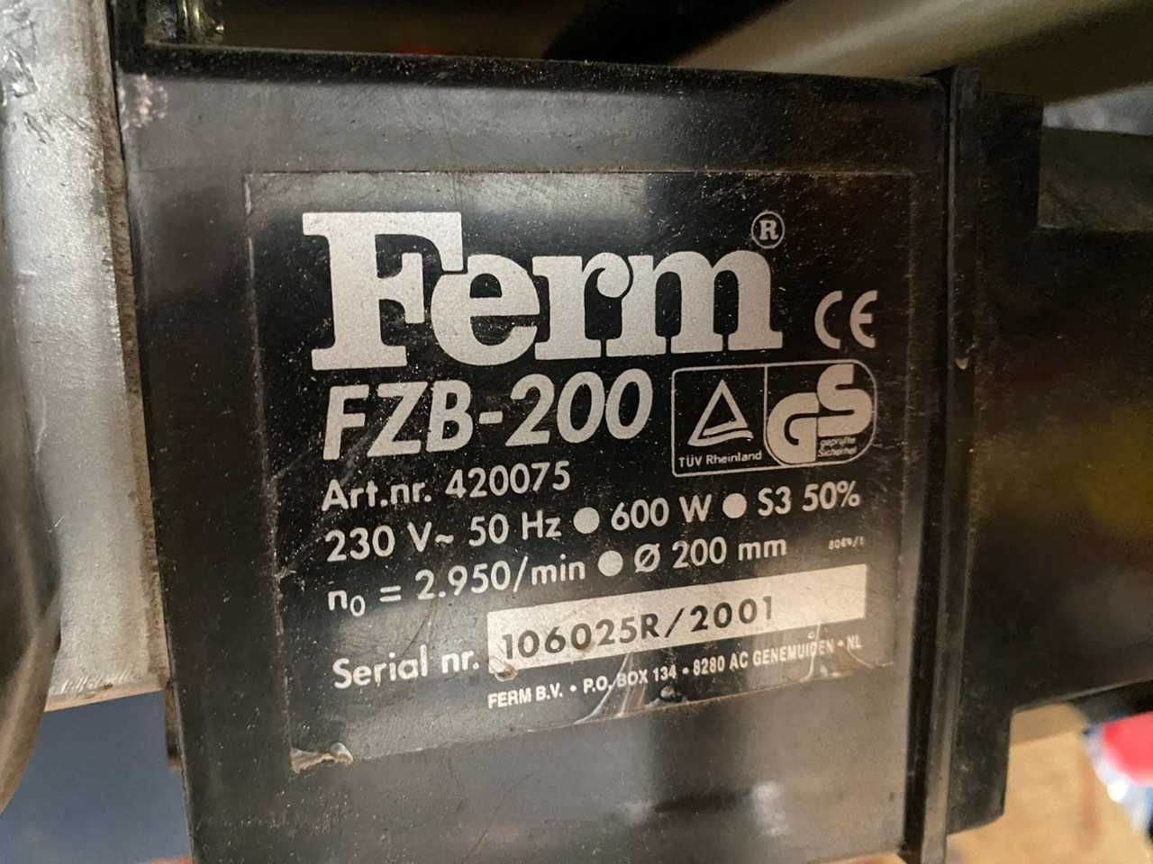 циркулярка Ferm FZB-200 600W невелика легка тиха може бути і плиткоріз