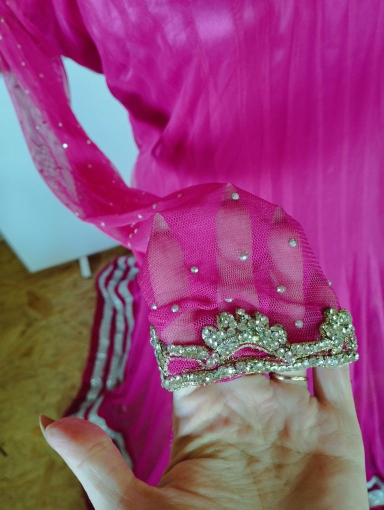 Болливудское индийское платье сари
Размер 42 
Болливудское индийское п