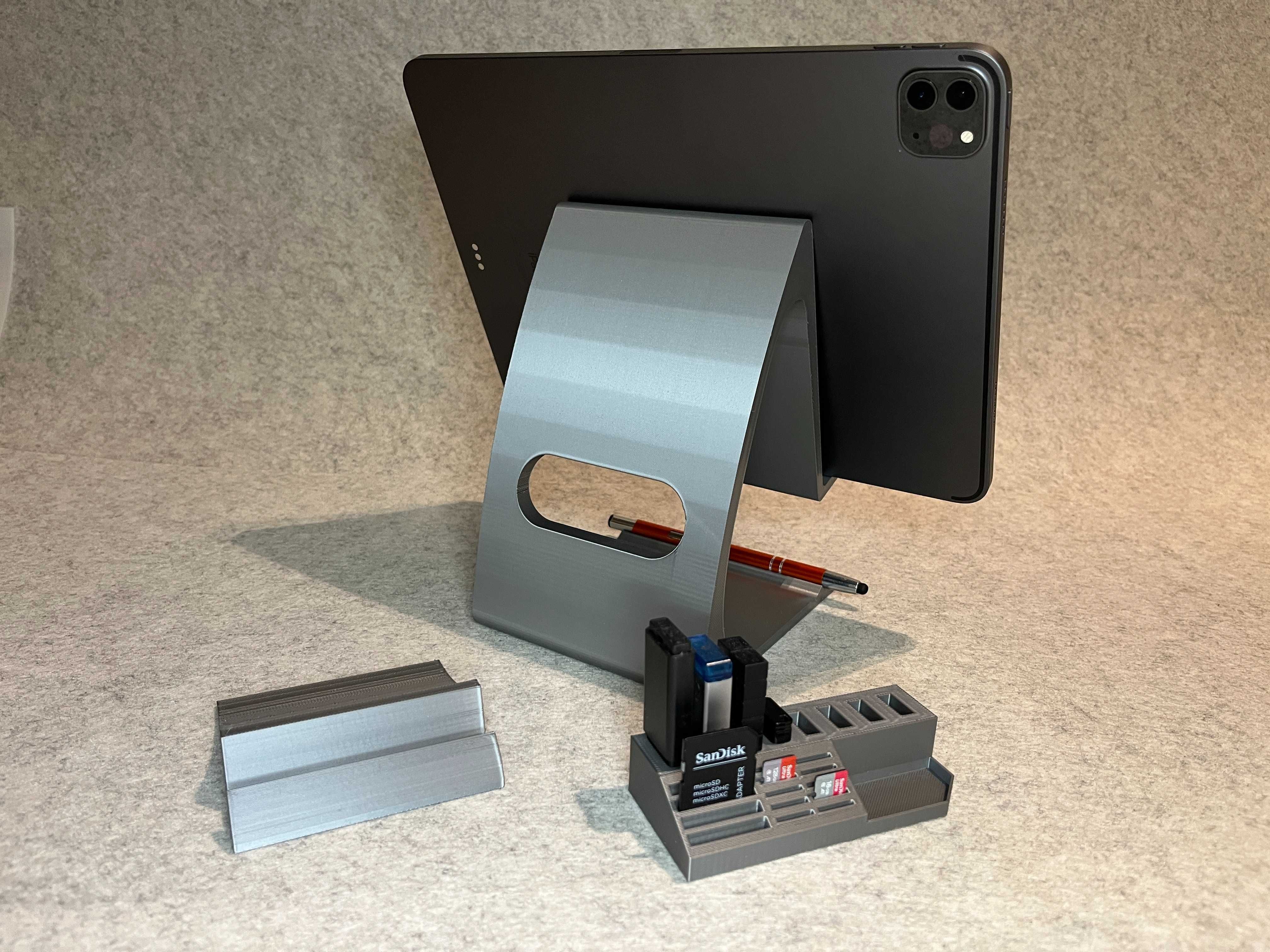 Zestaw stojakow na tablet, telefon, pendrive USB, MicroSD