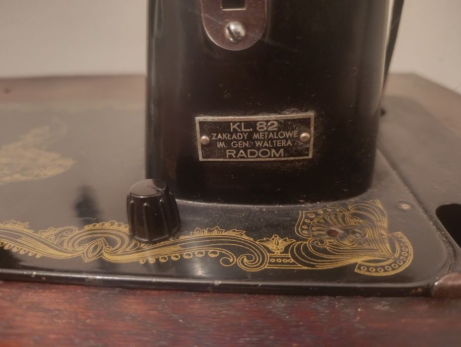 Zabytkowa maszyna do szycia Radom 82