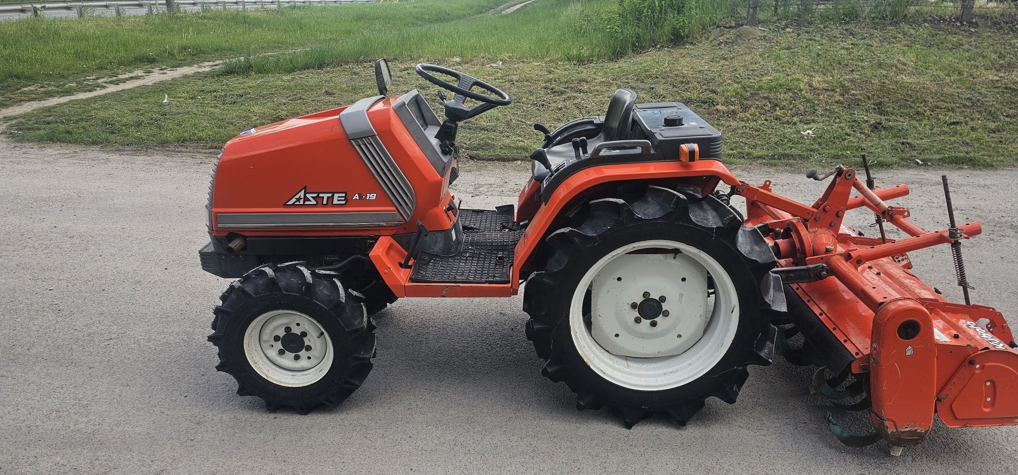 Японский Мінітрактор Трактор Kubota A 19
