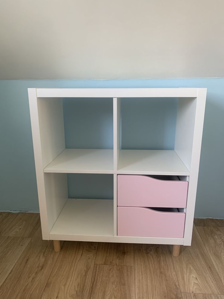 Meble ikea regały i stolik nocny