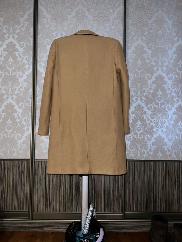 Бежеве класичне пальто прямого крою Zara кемел camel