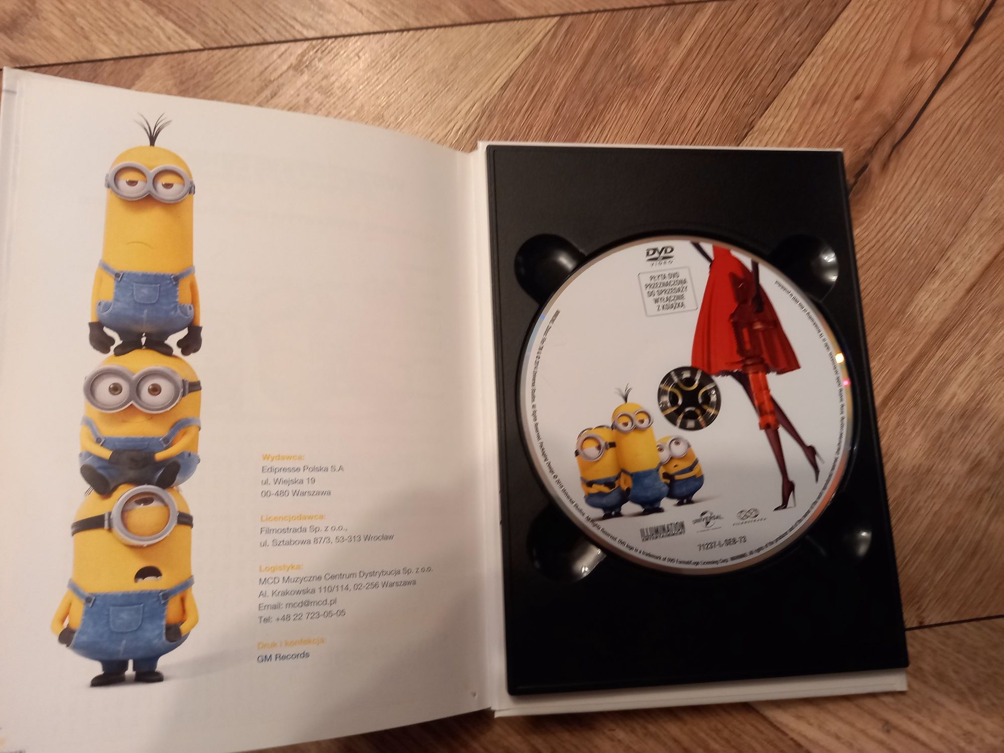 Minionki Służąc złu od ... film DVD z książką