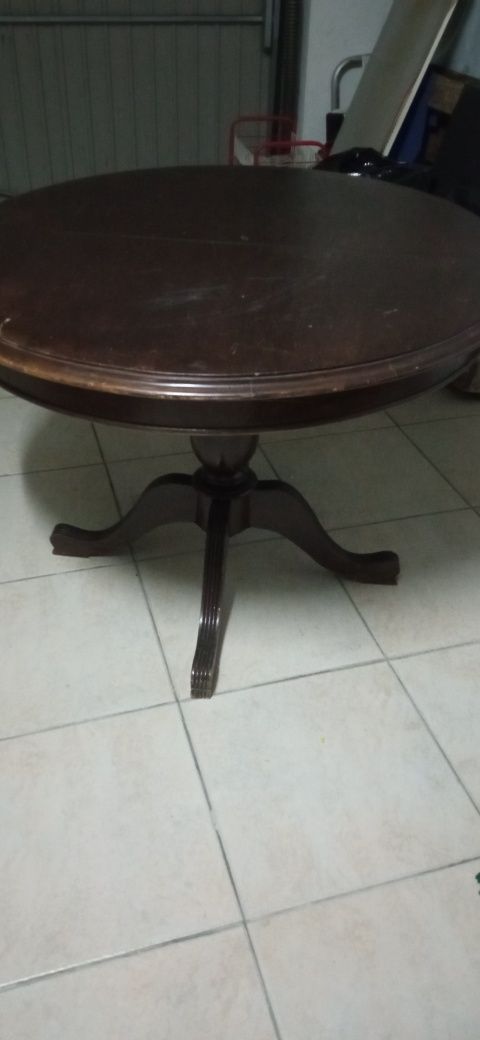 Mesa em madeira maciça