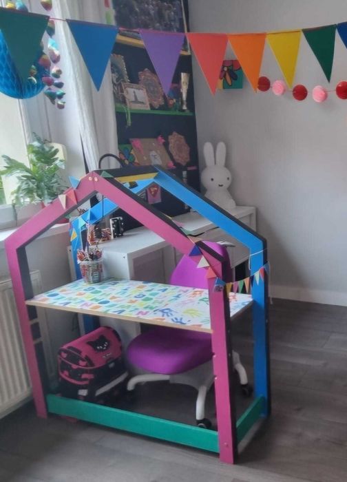 Biurko dzieciece domek