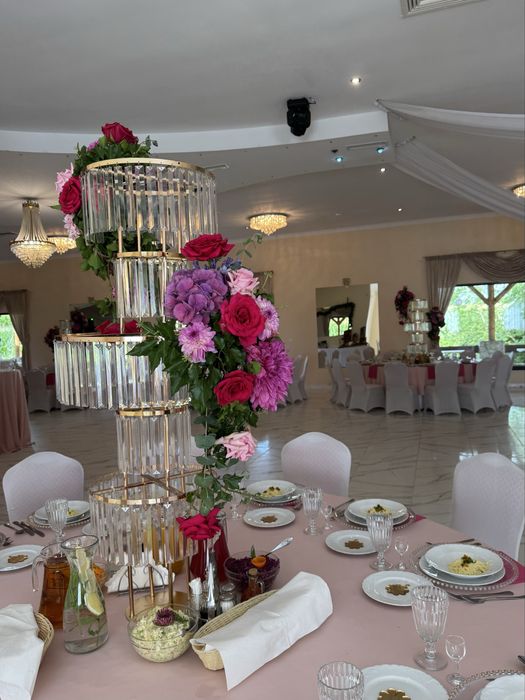 Karuzela kryształowa, świeczniki, strusie pióra, ledony happy birthday