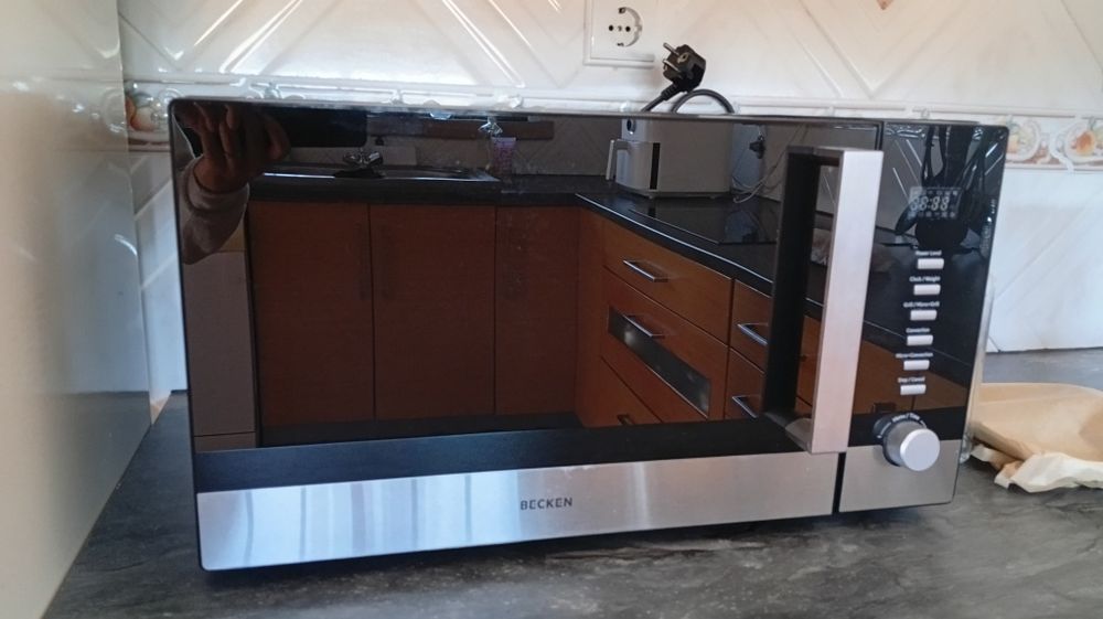 Micro-ondas BECKEN FORNO / GRILL 
Usado, não