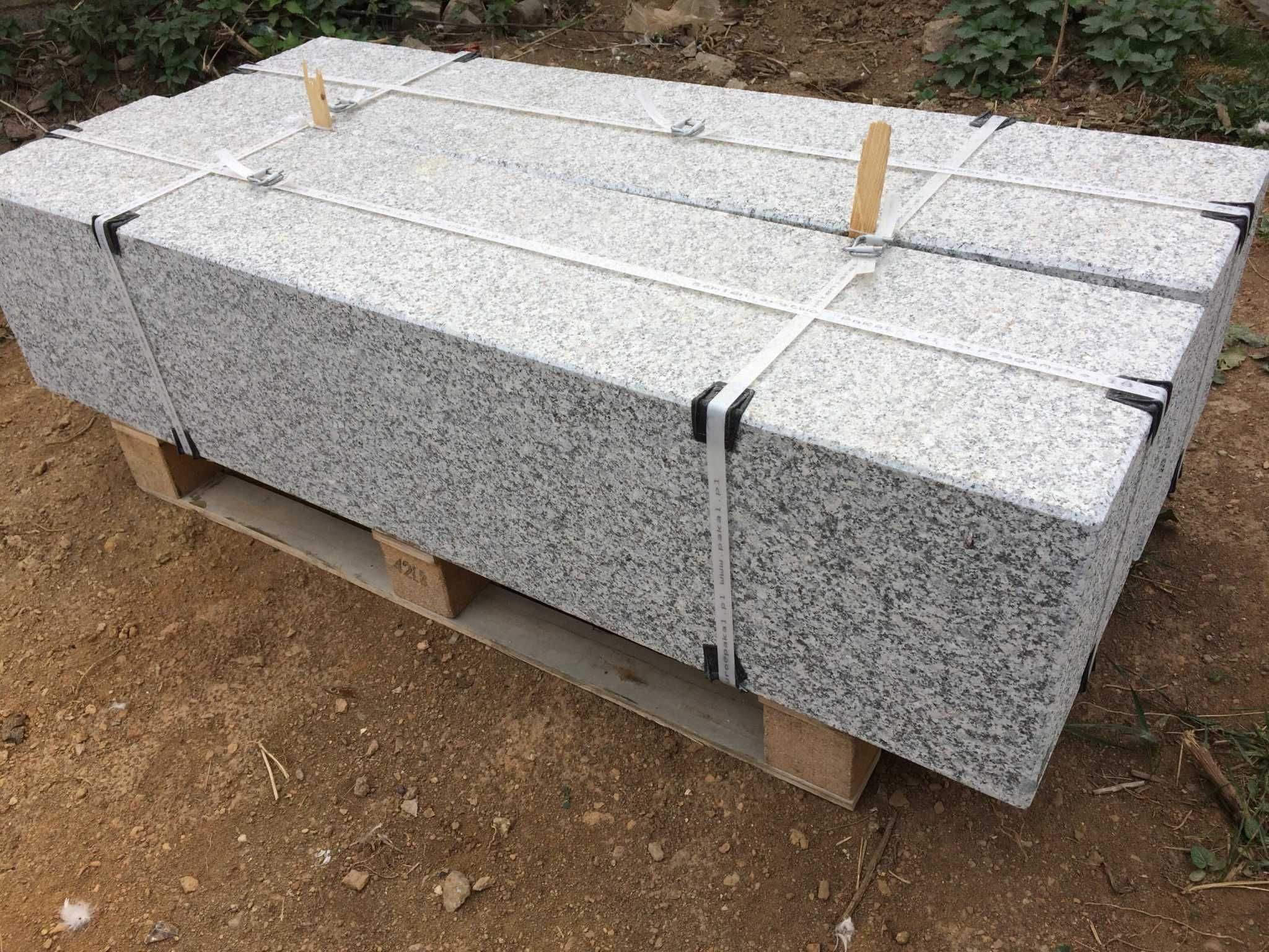 Oporniki / obrzeża granitowe 8x30 cm - GRANIT STRZEGOM