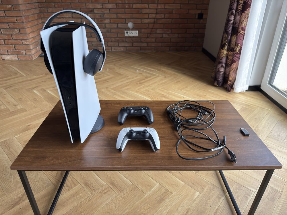 Konsola PS5 Digital - 1TB + Słuchawki Pulse 3D + 2 pady