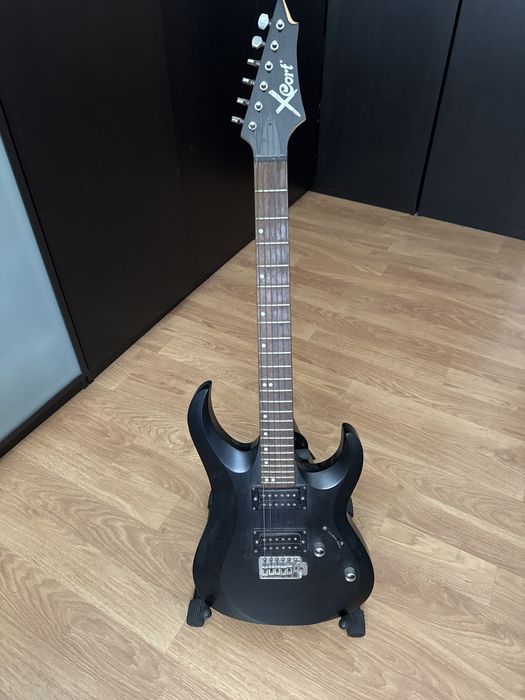 Guitarra electrica com suporte