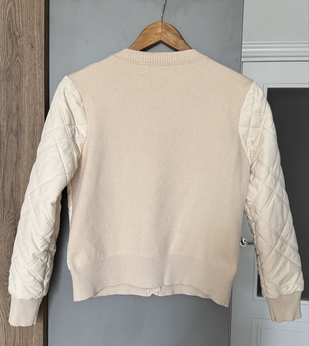 Світлий стьобаний бомбер