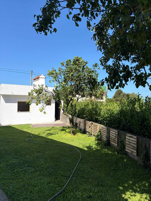 Moradia independente para alugar de Outubro a Maio