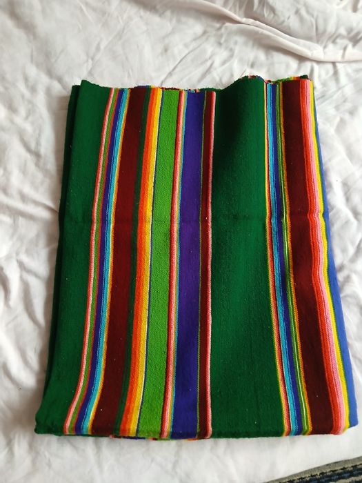 Kilim wełniany. Narzuta w stylu łowickim.
Wymiary 127x247 cm.