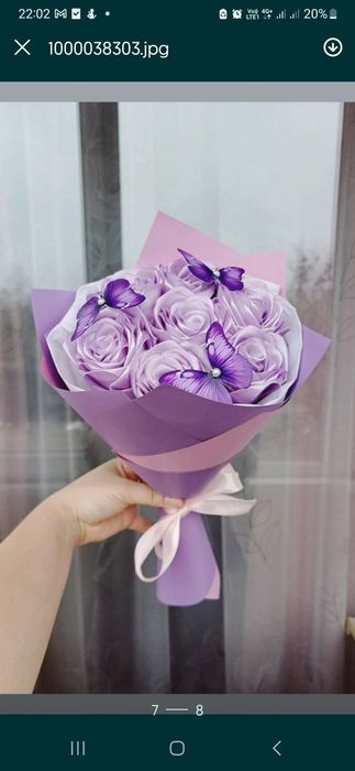 Букети з атласних троянд