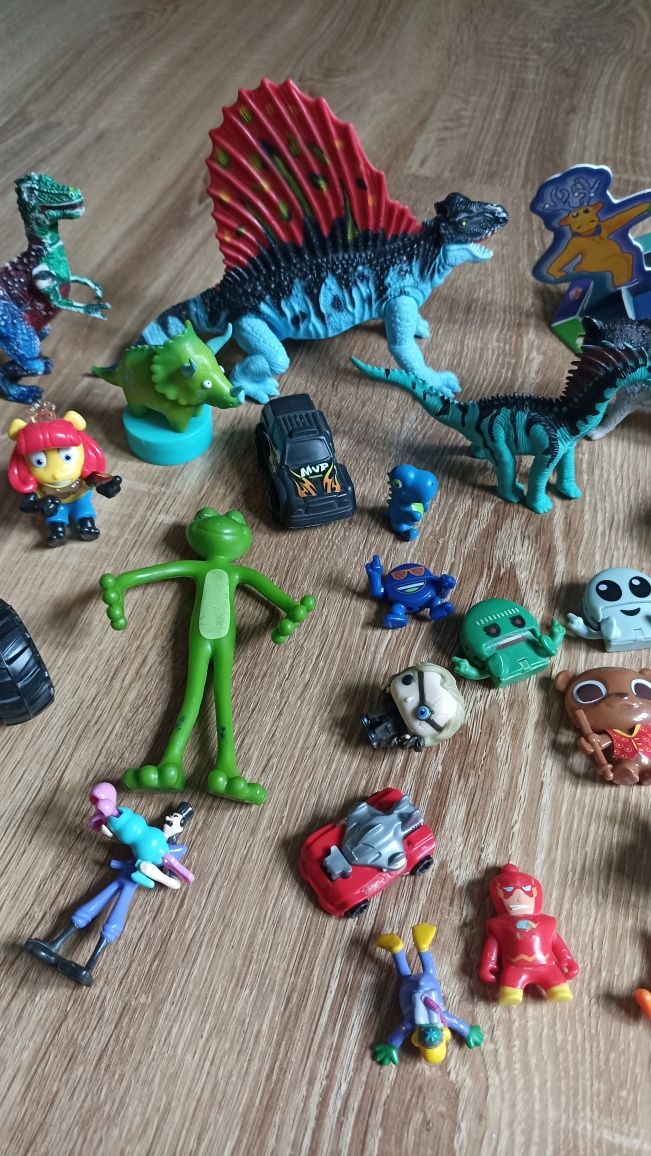 Zestaw figurek i zabawek, dinozaury, robot, auto