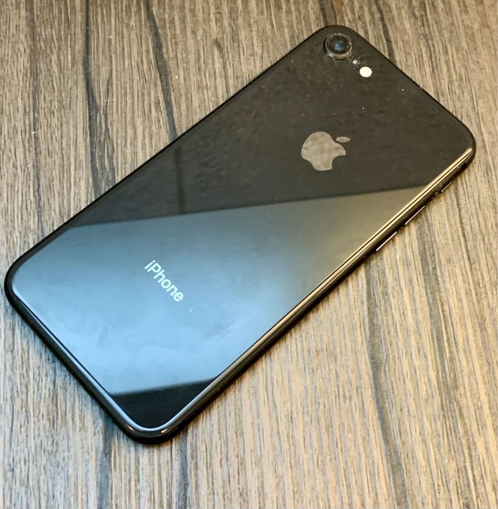 iPhone  8, 64gb oraz  XS 256gb‼️ Zamienię • Sprzedam na model wyższy