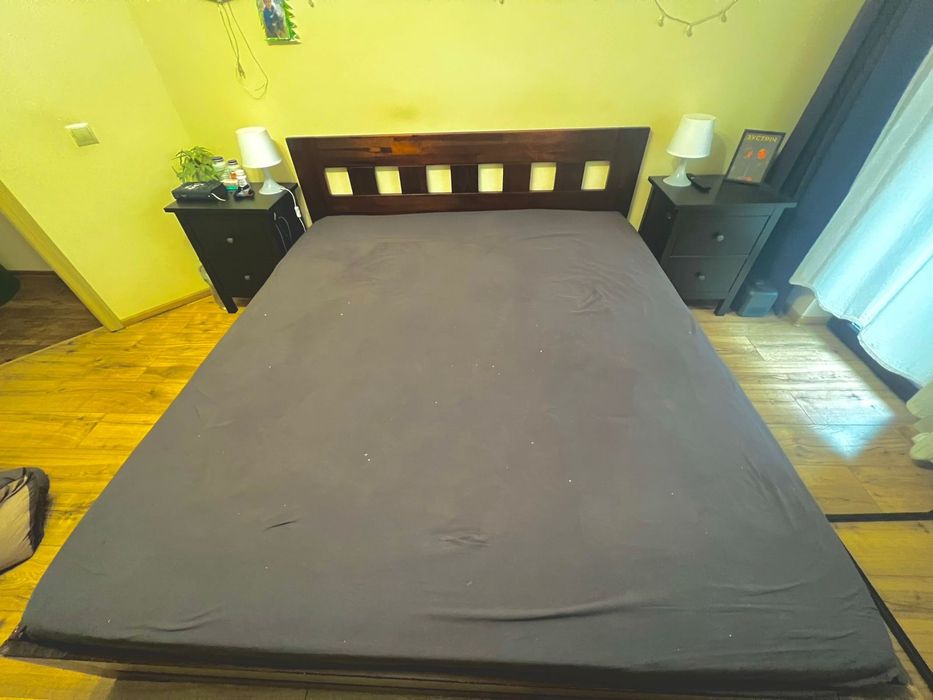 двоспальне ліжко з матрацом