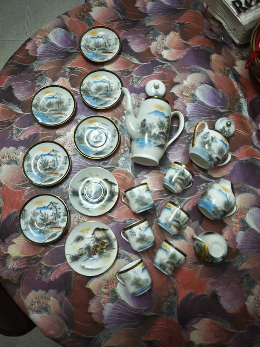 Serviço de café em porcelana pintada à mão – Monte Fuji (anos 50–70)