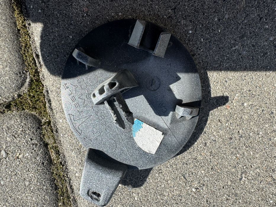 Продам заглушку переднього бампера модель 3/Y