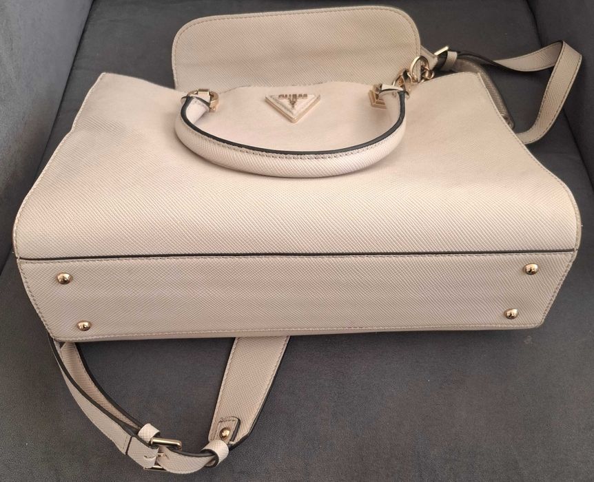 Casualowa torebka GUESS