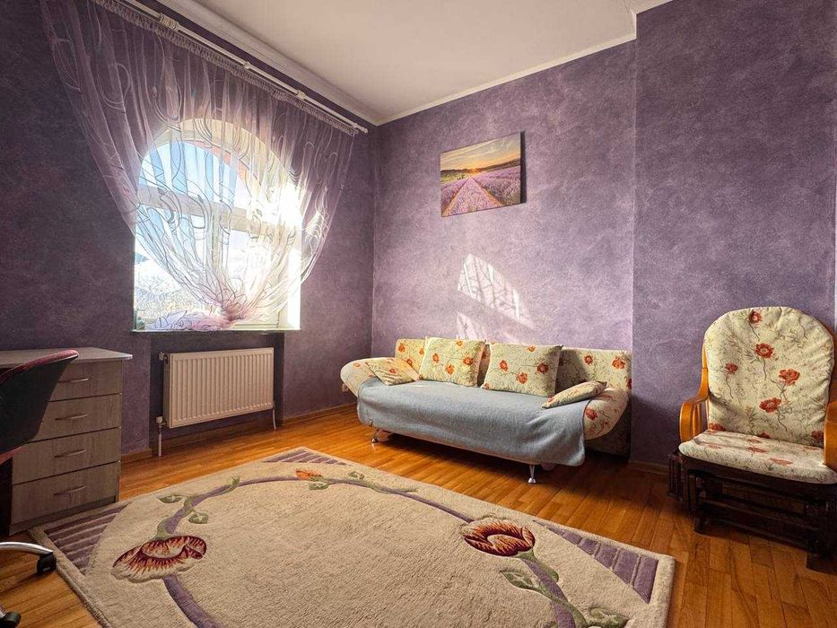 Продаж будинку з басейном. Без %
с.Чайки 
5 км до метро Житомирська