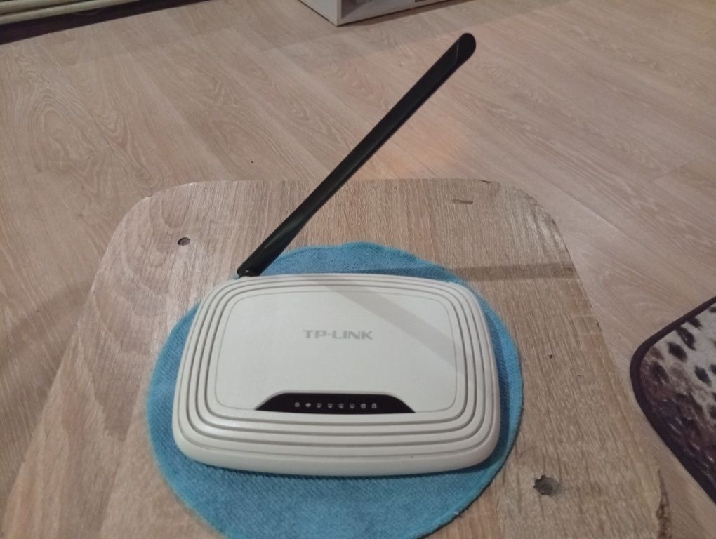 Роутер tp-link (рабочий без блока питания)