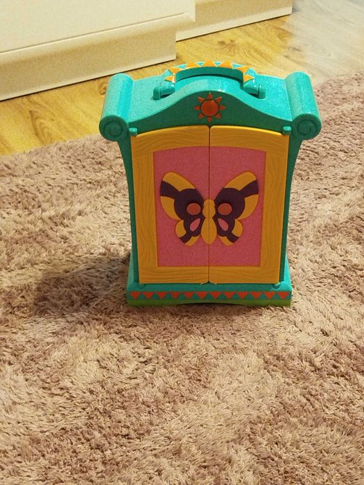 Szafa na ubrania dla lalek