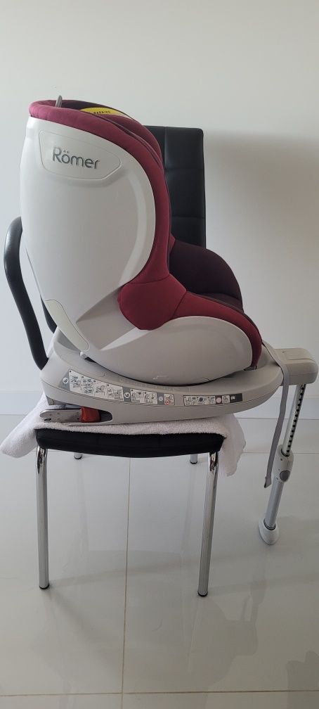 Fotelik samochodowy Romer Dualfix do 18 kg. Obrotowy, IsoFix
