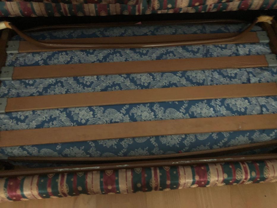 Sofá de tecido usado (comprado em Paços de Ferreira).