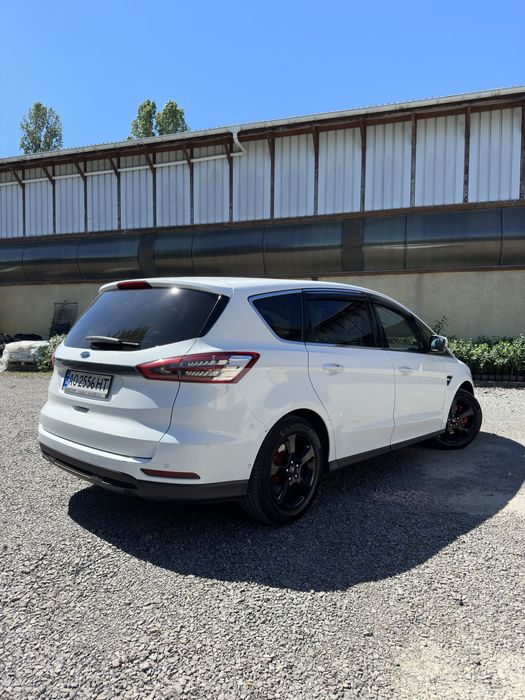 Ford S-Max 2017.
