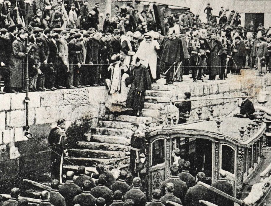 Afonso XIII em Portugal c/Rainha D Amélia descendo para o Bergantim