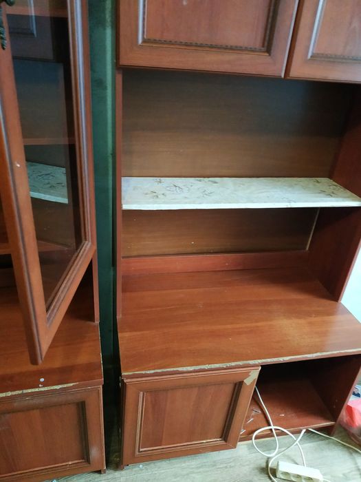 Стінка тумбочки.